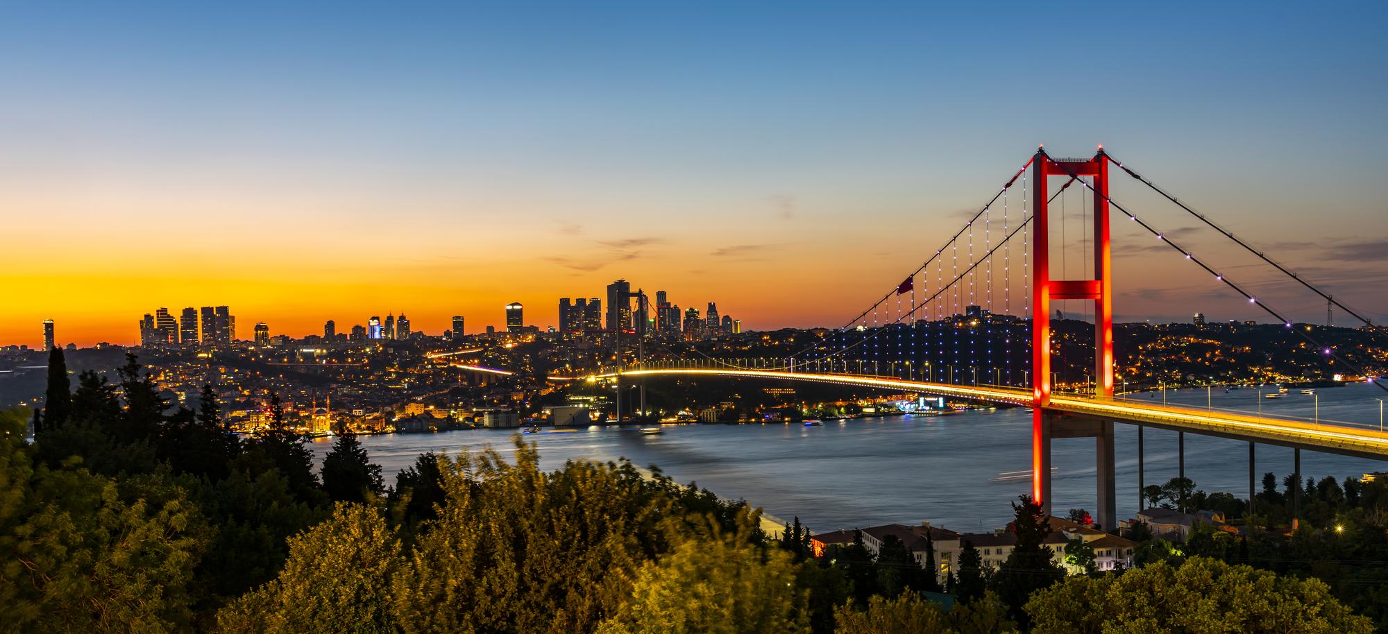 20230508183023_[fpdl.in]_istanbul-turkey-panoramic-view-istanbul-bosphorus-sunset-istanbul-bosphorus-bridge_846347-4